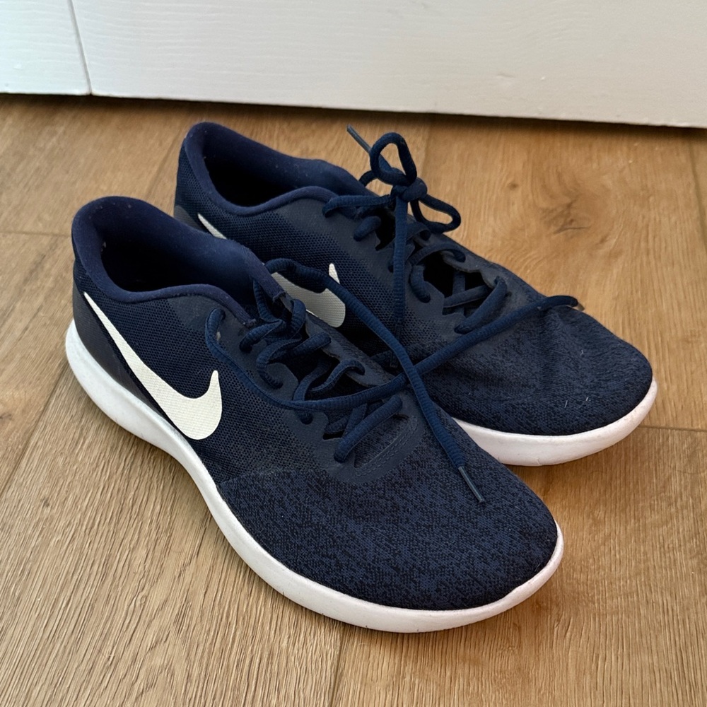 Nike Dark Blue Running Shoes with White Accents